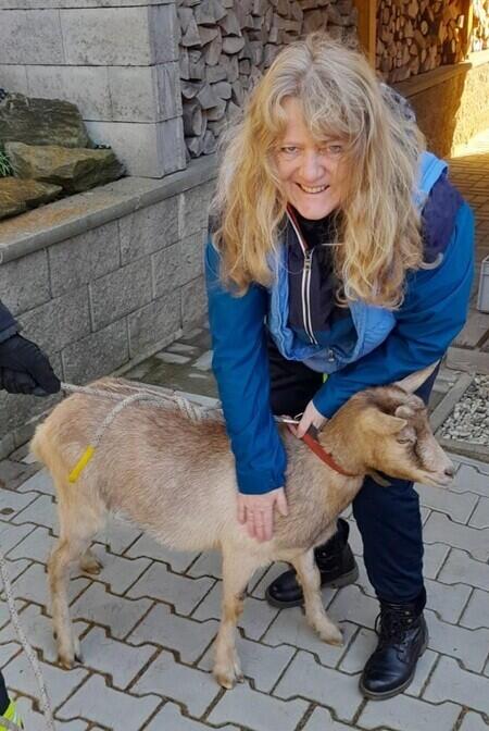 Koza "útěkářka" konečně doma, foto HZS LK